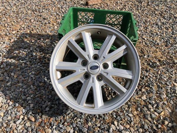 FORD MUSTANG 16 INCH ALLOY WHEELS 1