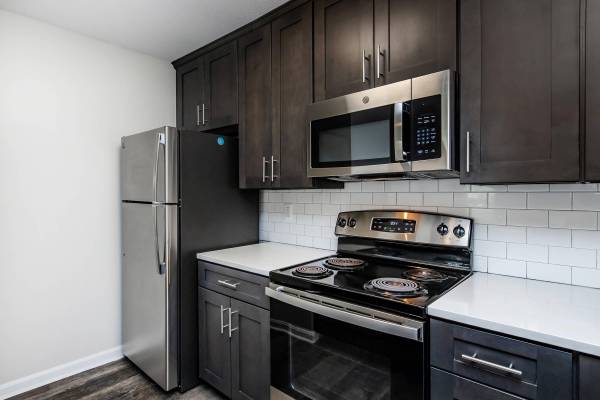 $2,300 / 2br - 1001ft2 - Ashburn VA, 2bd 2ba, Den or Study (20300 River Ridge Terrace, Ashburn, VA)64040193988354122