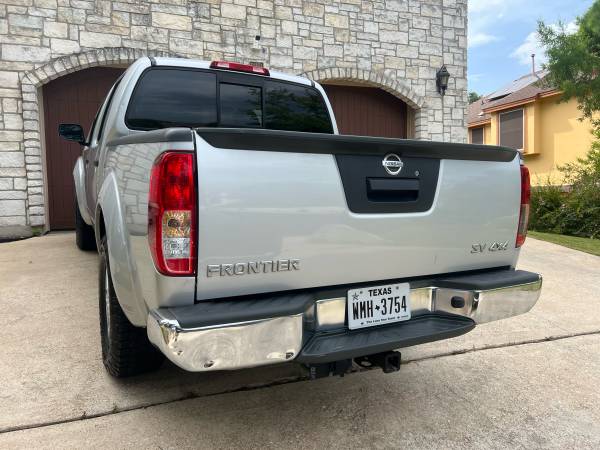 2015 Nissan Frontier SV 4WD - $9,999 (Austin)63439319459459121