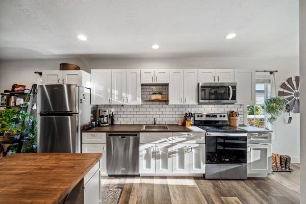 $2,500 / 1br - 720ft2 - ADU de 1 habitación tranquila, vista a Rainier, cuadra/pastizal/corral redondo, carga para vehículos eléctricos (Enumclaw)63688314562307120