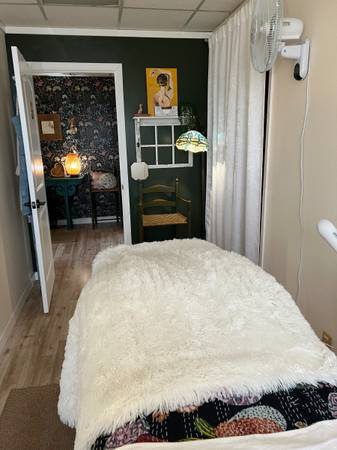 $75 / 3br - Massage/Esthetician room for rent (petaluma)63834318118529120