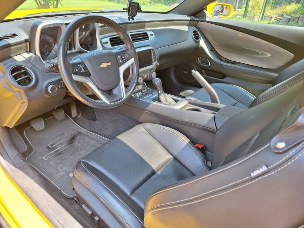 Rare Low Mileage 6 Speed Manual Chevrolet Camero - $18,000 (Silver Spring/Colesville)63616182045955123