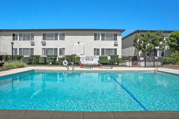 $2,800 / 2br - 940ft2 - Updated Kitchen, On-Site Management, Night Patrol (501-525 N 4th St, Montebello, CA)64035737672195120