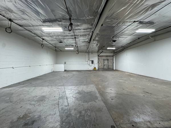 2000 SF Industrial Unit FOR LEASE 1