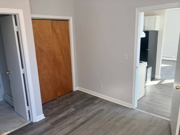 $1,500 / 1br - Downtown Shelton......"FURNISHED" & Newly Renovated......3rd floor (SHELTON)62947912825987124