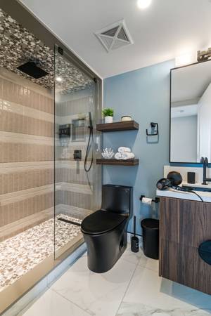 Furnished | 1 bed + den | Big Mall | Parking | 25 min DT | Wifi 3