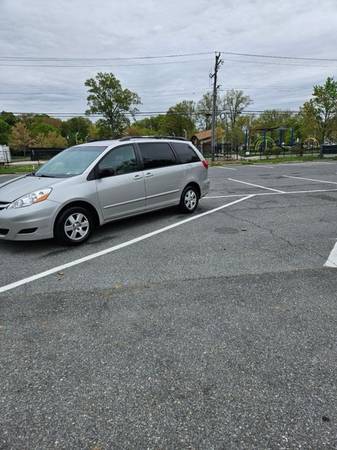 2009 Toyota Sienna - $8,500 (Laurel)636165971884811210