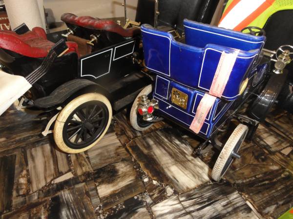 Antique CAR Whiskey Vodka Decanters Porcelain JIM BEAM - $25 (FEDERAL WAY)63471421452675121