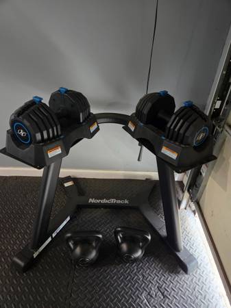 NORDIC TRACK ADJUSTABLE DUMBBELLS W/STAND 1
