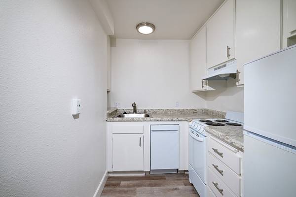 $2,235 / 480ft2 - Remarkable Value. Unbeatable Location. Studio Avail Now🚀🏡 (San Diego, La Jolla)64037223191555122