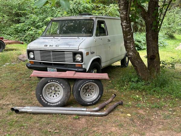71 GMC G-20 boogie van 1