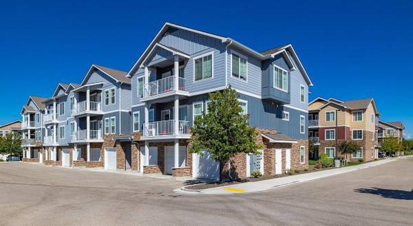 $1,800 / 2br - 1045ft2 - Clubhouse, Full sized Washer and Dryer, Garbage disposal, Pool (Meridian)64003313228161124