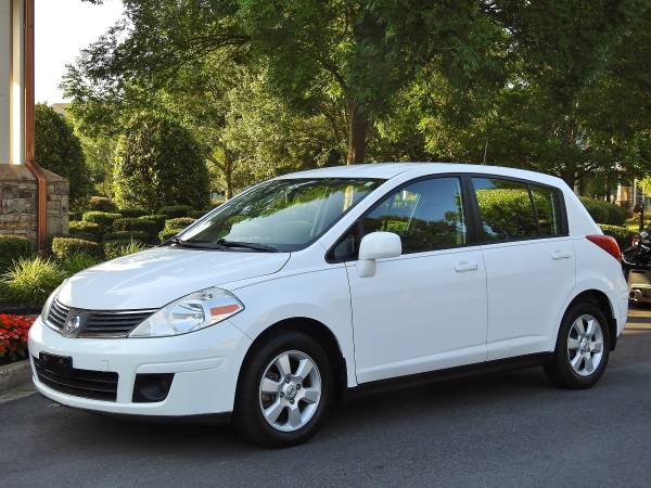 2009 Nissan Versa 1.8S - Excelente estado - 106 mil millas - $5,200 (Atlanta)63620661649283122