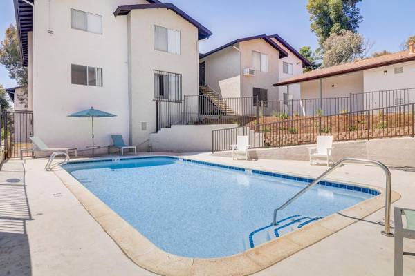 $1,890 / 1hab - 700ft2 - Lujoso de 1 hab/1 baño con garaje y estacionamiento fuera de la calle (Spring Valley)63621323281153123