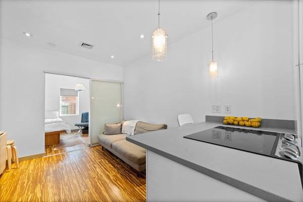 $3,675 / 1br - 1 BR Modern Penthouse w/ large private roofdeck North End! (North End)63655267924227124