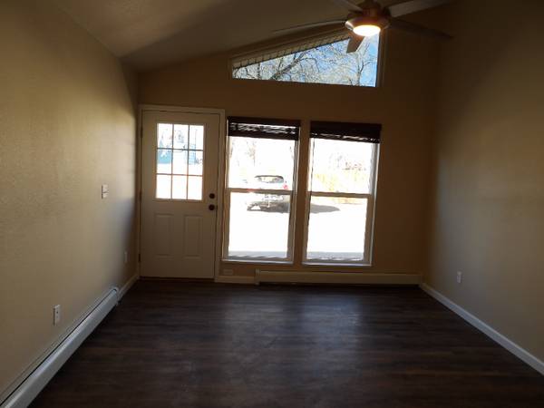 $1000.00 / 1br - ADA- Unidad de 1 dormitorio en el centro de Colorado Springs63658263799171122