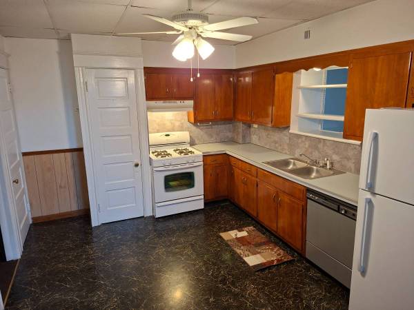 $1,350 1 bedroom over 1200 square feet one bedroom 1