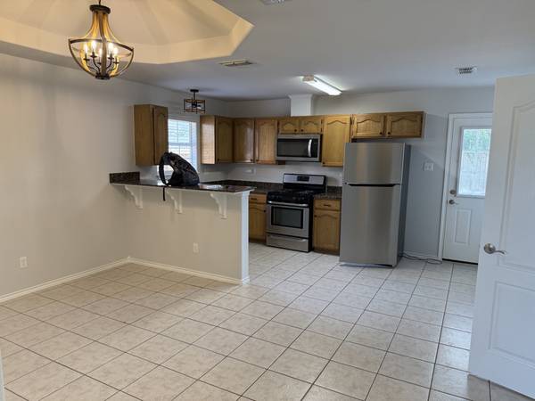 $1700.00 / 3br - 1160ft2 - Modern new feel backs up to elementary school!63662018826371124