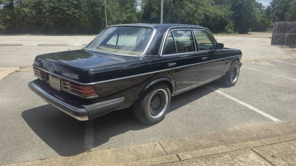Mercedes 300D de 1983 - $8000 (Wellborn)63470431245955123