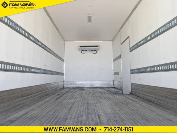 2014 Isuzu NPR Refrigeration 16FT - Photo 12