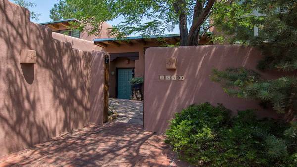 $250 / 2br - 1100ft2 - South Capitol Condo! 8-30 to 9-4! 2 BR, 2BA, 2 Patios!63806143408899121