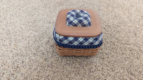 Longaberger Blue Ribbons square with lid 1
