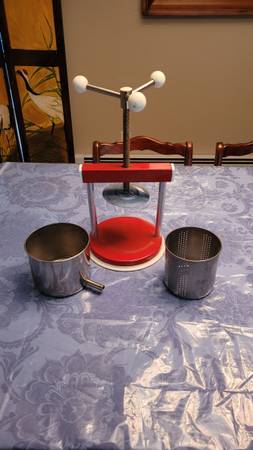 Fruit press, 5 inch 1