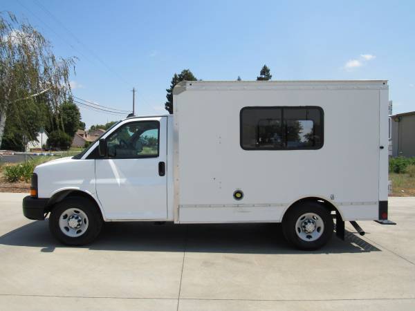 2016 CHEVROLET EXPRESS COMMERCIAL CUTAWAY VAN - $24,995 (2WIN AUTO SALES)63619531197825123