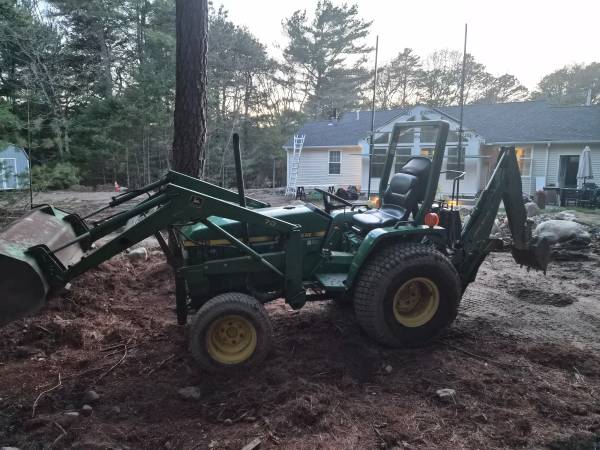BACKHOE john deere 770 1