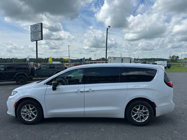 2025 CHRYSLER PACIFICA VAN 1