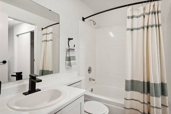 $2,060 / 2br - 828ft2 - One Month Free Schedule Your Tour Today!63400084705923121