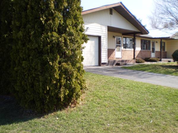 1900 sq ft duplex available August 2026 1