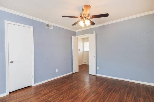 $1,435 / 2br - 1195ft2 - in Fort Worth TX, 2 bedroom, 4 Shimmering Swimming Pools (2217 Ridgmar Blvd, Fort Worth, TX)63867602179459122