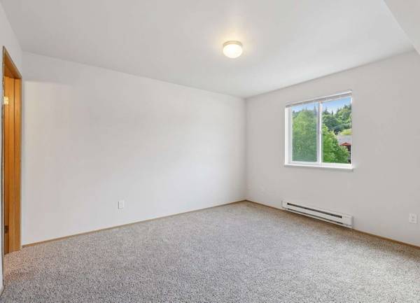 $2,020 / 2br - Persianas, Patio/Balcón, Vida sin Mantenimiento (8510 212th St NE, Arlington, WA)63814736125313121