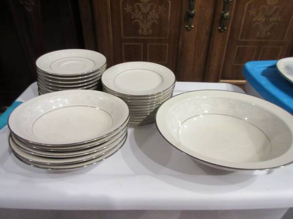 Noritake "Trudy" fine China set 1
