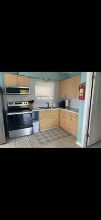 $3,000 / 1br - 800ft2 - Charming Cottage Rental on the Indian River (Jensen Beach)63799984744577122