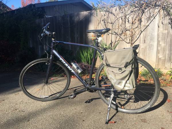 ★ Giant Escape 2 (commuter/hybrid) w/extras ★ 1