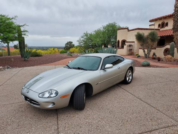 1999 Jaguar XK8 coupe 1