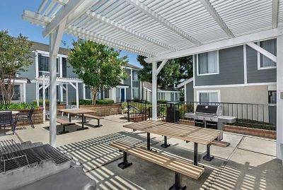 $3,445 / 3br - 1037ft2 - BBQ Area, Controlled Access Gated Community, Amazon HUB Parcel Locker (11622 Carmenita Rd, Whittier, CA)63701130247683121