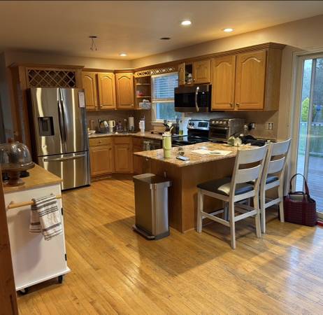 Complete Solid Wood Kitchen Cabinets, Granite Countertops & App 1