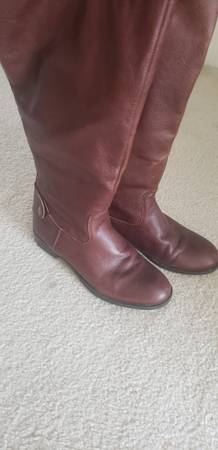 Women's size 6 1/2 boot - $1063442981023491122
