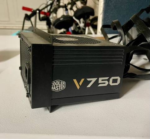 CoolerMaster V750 80Gold Power Supply 1