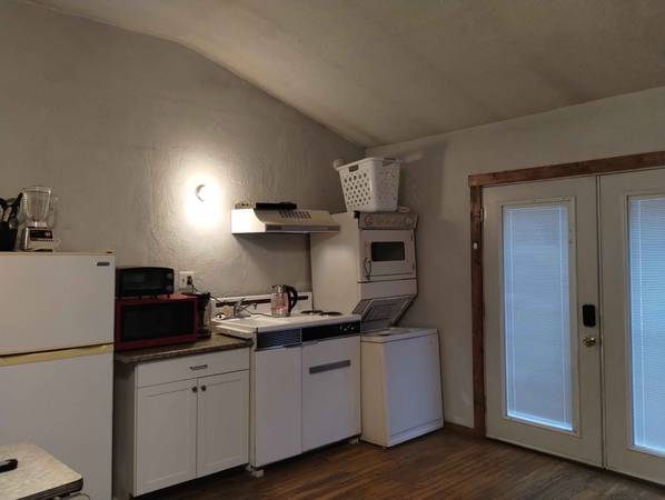 $1,100 / 2br - 650ft2 - Sunny apartment in Questa (Questa)63659781484673121