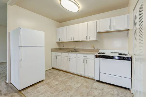 $2,202 / 2br - 880ft2 - Armarios reales, ¡excelente vista! (Washington)63779464771075123