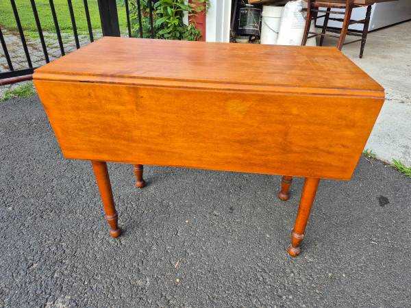 BEAUTIFUL SOLID CHERRY SIDE TABLE HANDMADE BY D.D. NAUMAN 1