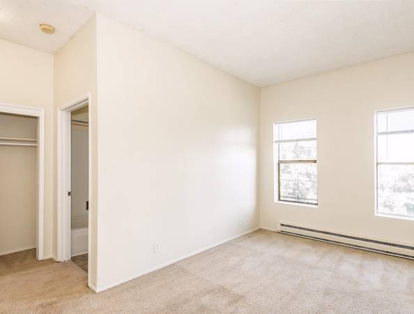 $1,099 / 1br - Views of Downtown & West Hills, Bike Room, Pet Friendly 1 Bed (Goose Hollow on 14th)63956503304450121