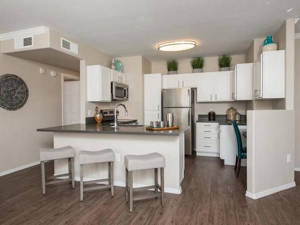 $1,439 / 1br - 850ft2 - Ubicación ideal, 1 dormitorio/1 baño con refrigerador sin escarcha, de alta velocidad (Phoenix)63623945043331124