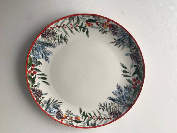 Eight Festive 4-Piece Place Settings 1