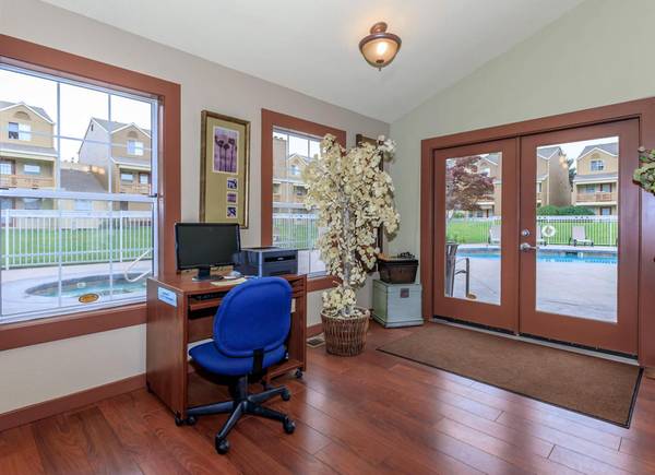 $1,650 / 2br - WD Incl in 2 Bed - Garages + Easy Freeway & Public Transport Access (Tigard)63914738931202122