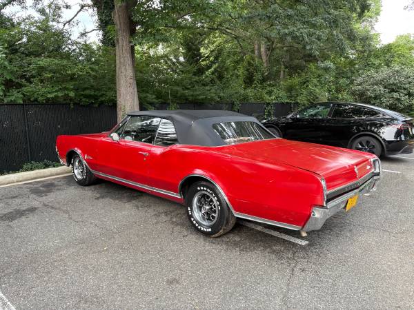1967 Oldsmobile Cutlass Supreme - $11,99963618565521793122